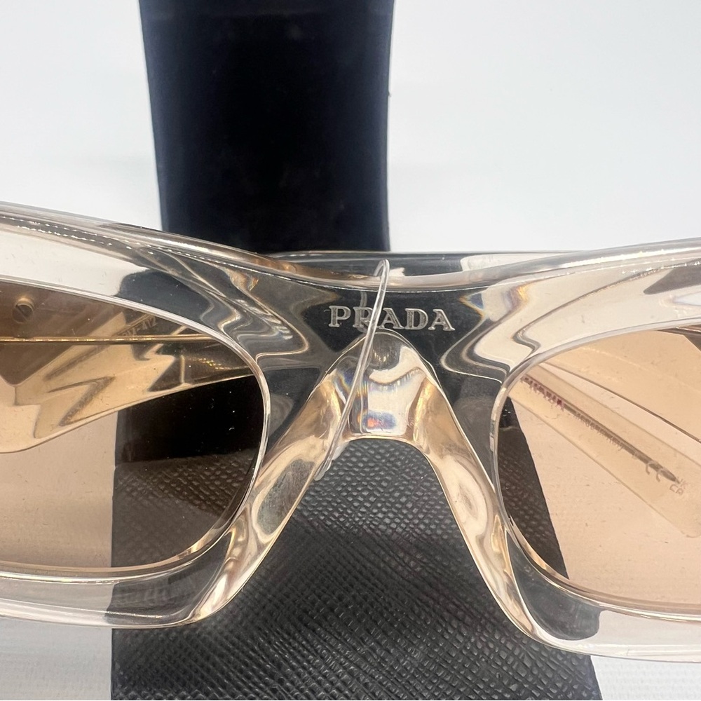 Prada - Picture 7 of 10